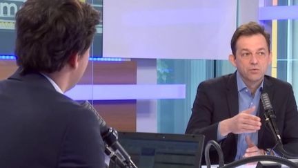 Renaud Dély face à Lorrain Sénéchal, lors des Informés du matin sur franceinfo le 11 mai 2021 (FRANCEINFO / RADIO FRANCE)