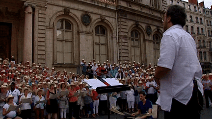 1200 choristes réunis place des Terreaux à Lyon
 (F3/Culturebox)