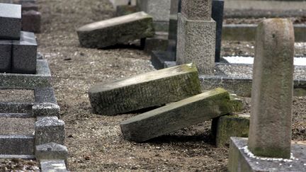 &nbsp; (Plusieurs centaines de tombes ont été profanées dimanche dans un cimetière juif de Sarre-Union (Bas-Rhin). Photo d'illustration © Maxppp)