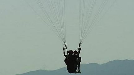 Vacances : le parapente, une activité à sensations fortes