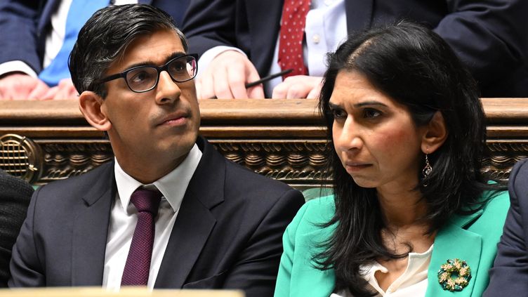 British Prime Minister Rishi Sunak and Home Secretary Suella Braverman on May 10, 2023 in the House of Commons, London (United Kingdom).  (JESSICA TAYLOR / UK PARLIAMENT / AFP)