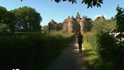 Rebâtir le Moyen Âge : le château de Guédelon prend forme (FRANCE 2)