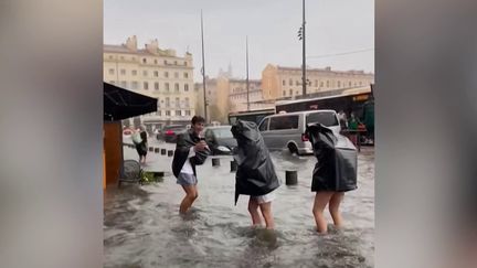 12 départements sont en alerte orange aux orages et aux pluies-inondations, ce mercredi 4 septembre. Dans la région de Marseille (Bouches-du-Rhône), il est tombé jusqu’à 100 mm de pluie en quelques heures.