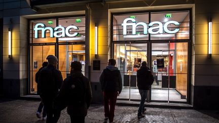 Devant un magasin Fnac à Lille (Nord), le 27 octobre 2015. (PHILIPPE HUGUEN / AFP)