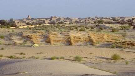 Du sable et peu de végétation autour de Tombouctou, ville mythique en détresse
 (AFP / UN Photo)