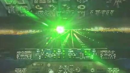 Sécurité : le danger des pointeurs lasers sur les pilotes d'avions