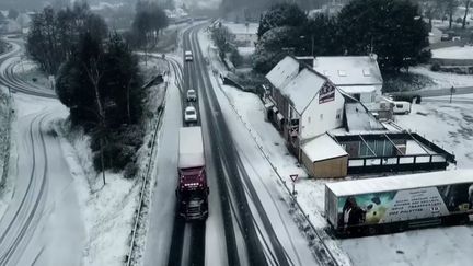 Météo : 35 départements en alerte, la Bretagne sous la neige. (FRANCE 2)