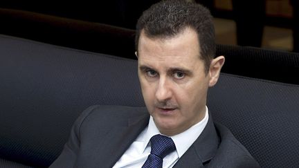 Le pr&eacute;sident syrien Bachar Al-Assad lors d'une interview avec un journal allemand, &agrave; Damas (Syrie), le 17 juin 2013. (SANA SANA / REUTERS)