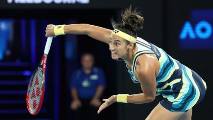 La Française Caroline Garcia à l'occasion du premier tour de l'Open d'Australie face à l'ex-numéro 1 mondiale Naomi Osaka, le 15 janvier 2024. (DAVID GRAY / AFP)