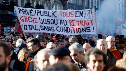 Des manifestants durant le rassemblement contre la réforme des retraites, le 16 janvier 2020 à Paris. (THOMAS SAMSON / AFP)