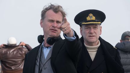 Le réalisateur Christopher Nolan dirige l'acteur Kenneth Branagh sur le tournage de son dernier film, "Dunkerque", le 8 juin 2016 à Dunkerque (Nord). (SIPA)