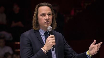 Le directeur de la rédaction de "Valeurs actuelles", Geoffroy Lejeune, lors d'un débat, à Paris, le 25 avril 2019.&nbsp; (LIONEL BONAVENTURE / AFP)