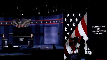 Les répétitions techniques&nbsp;à la veille du&nbsp;débat entre Hillary Clinton et Donald Trump, à l'université Hofstra (New York). (WIN MCNAMEE / GETTY IMAGES NORTH AMERICA)