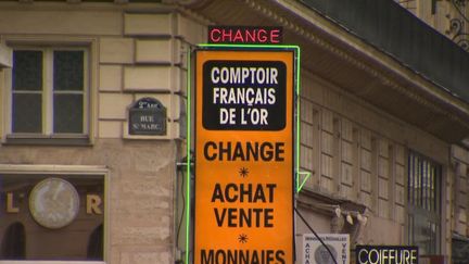 Les bureaux de change sont dans la tourmente : fréquentation en baisse, chiffre d’affaires en chute libre. (France 2)