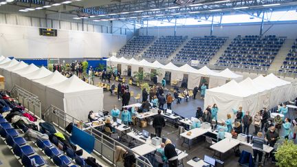 Dans un centre de vaccination de Metz (Moselle), le 6 mars 2021. (NICOLAS BILLIAUX / HANS LUCAS)