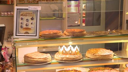 Des fèves "Gauvin Sers" dans les galettes du boulanger de Dun-le-Pastel (Creuse) (M. Dégremont / France Télévisions)