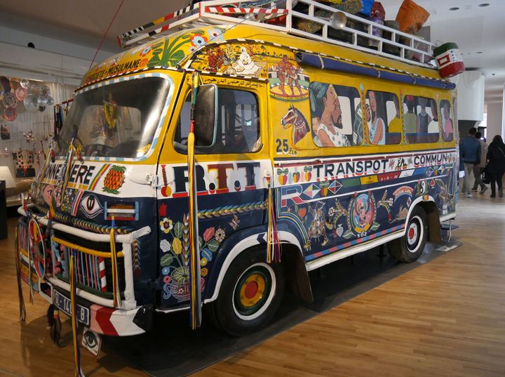 Un bus sénégalais des années 1960 au Musée de l'Homme
 (photo Valérie Oddos / Culturebox)