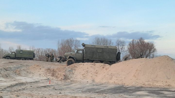 Position ukrainienne au nord de Kiev, samedi 26 février 2022. (GILLES GALLINARO / RADIO FRANCE)