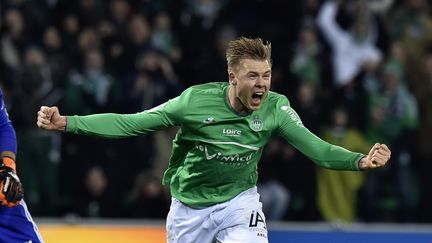 La joie de l'attaquant stéphanois Alexander Soderlund, buteur lors du derby contre Lyon, le 17 janvier 2016.&nbsp; (JEFF PACHOUD / AFP)