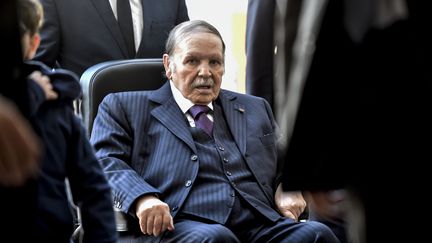 Le président algérien Abdelaziz Bouteflika, le 23 novembre 2017, lors d'un scrutin pour des élections locales.&nbsp; (RYAD KRAMDI / AFP)