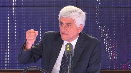 Hervé Morin,&nbsp;président "Les Centristes" de la région Normandie, invité du "8h30 Fauvelle-Dély", mercredi 5 juin 2019.&nbsp; (FRANCEINFO / RADIOFRANCE)