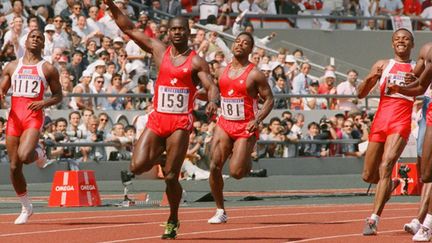 Ben Johnson remporte le 100 m des JO de Séoul (1988) en 9"79 avant d'être déclaré positif à des stéroïdes (- / AFP)