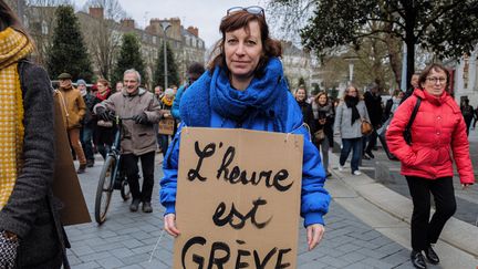 Une manifestante contre la réforme des retraites à Nantes (Loire-Atlantique), le 31 janvier 2023. (MAYLIS ROLLAND / HANS LUCAS / AFP)