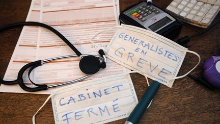 Les m&eacute;decins g&eacute;n&eacute;ralistes et sp&eacute;cialistes seront en gr&egrave;ve pendant les f&ecirc;tes de fin d'ann&eacute;e. (DURAND FLORENCE / SIPA)