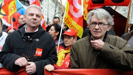 Thierry Lepaon, secr&eacute;taire g&eacute;n&eacute;ral de la CGT (&agrave; gauche), et Jean-Claude Mailly, leader de Force ouvri&egrave;re (&agrave; droite), le 9 avril 2013, lors d'une manifestation, &agrave; Paris. ( WITT / SIPA)