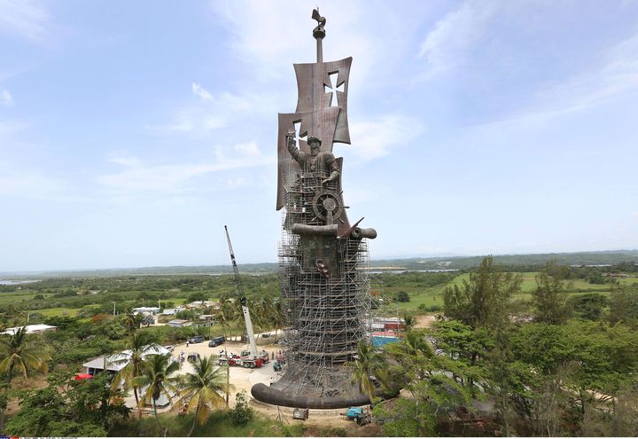 La Naissance d'un nouveau monde&nbsp;du sculpteur russe Zourab Tsereteli, le 14 juin 2016 à Porto Rico. (REX / SIPA)