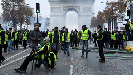 "Gilets jaunes" : une soirée qui s'annonce tendue sur les Champs-Elysées