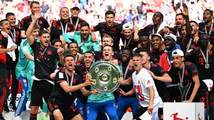 Le Bayern Munich a remporté, samedi 27 mai, son 33e titre de Bundesliga après sa victoire face à Cologne (2-1). (FEDERICO GAMBARINI / AFP)