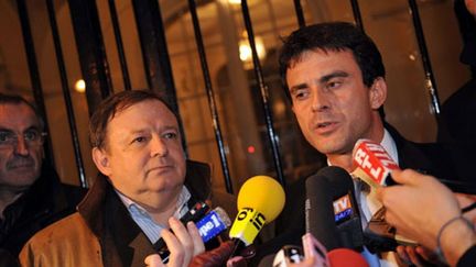 Le député PS Manuel Valls et l'avocat de Ségolène Royal Jean-Pierre Mignard, 22 novembre 2008 (© AFP / Miguel Medina)