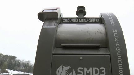 Dordogne : la fin du ramassage des poubelles à domicile provoque la colère des habitants (FRANCE 2)