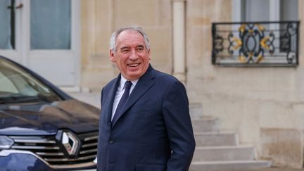 François Bayrou dans la cour de l'Elysée à Paris le 7 mai 2022 (LUC NOBOUT / MAXPPP)