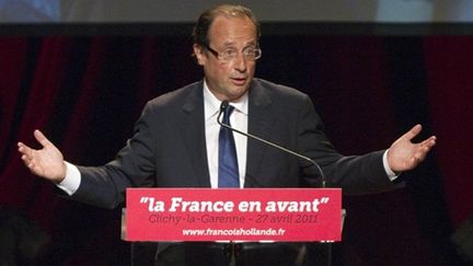 François Hollande en meeting à Clichy-la-Garenne (27/04/2011) (AFP/JACQUES DEMARTHON)