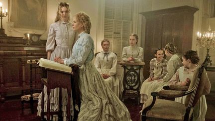 Addison Riecke, Angourie Rice, Elle Fanning, Emma Howard, Kirsten Dunst dans "Les Proies" de Sofia Coppola
 (2017 Focus Features LLC. All Rights Reserved. / Ben Rothstein)