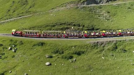 Pyrénées-Atlantiques : 50 minutes de magie à bord du petit train d'Artouste