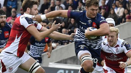  Jandre Marais tente de passer les lignes de l'Ulster (GEORGES GOBET / AFP)