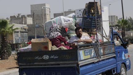 Des habitants d'Alep, en Syrie, fuient la ville, le 27 juillet 2012. (ALBERTO PRIETO / AP / SIPA)