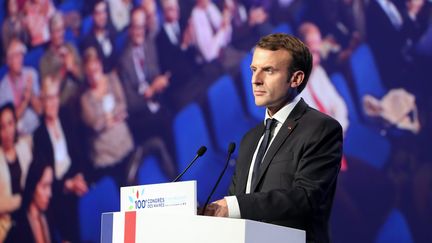 Emmanuel Macron devant le congrès des maires de France, le 23 novembre 2017. (LUDOVIC MARIN / AFP)