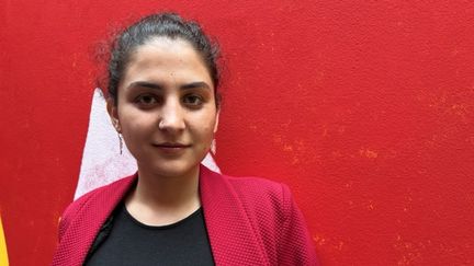 Mursal Sayas, militante afghane pour le droit des femmes, est exilée en France depuis la prise de pouvoir des talibans.&nbsp; (JUSTINE LEBLOND / RADIO FRANCE)