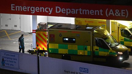 L'entrée des urgences de l'hôpital Guy's and St Thomas à Londres, Royaume-Uni, le 7 janvier 2021. (JUSTIN TALLIS / AFP)