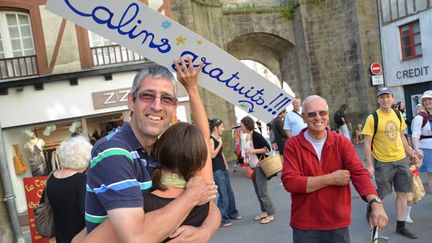  (Journée des câlins à Vannes en 2013 © Maxppp)