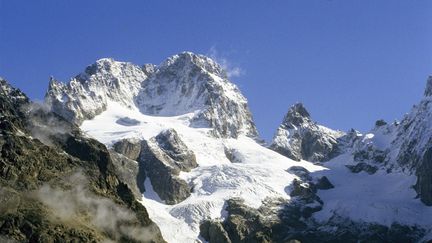 Parc national des Ecrins, la Barre des Ecrins (4102m) dans la massif de l'Oisans (Isère) et le glacier Blanc, le 18 décembre 2023. (JACQUES SIERPINSKI / JACQUES SIERPINSKI)