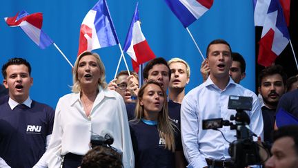 Marine Le Pen et Jordan Bardella à l'université d'été du Rassemblement national à Beaucaire (Gard), le 16 septembre 2023. (PASCAL GUYOT / AFP)