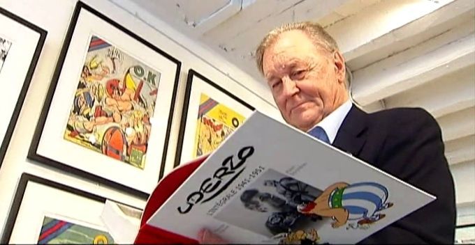 Albert Uderzo et sa biographie dans les bras
 (France3/Culturebox)