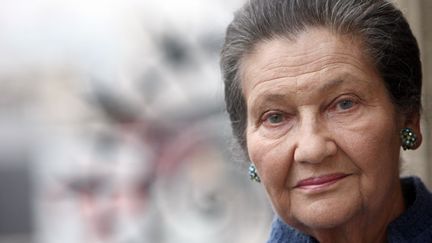 Simone Veil en octobre 2007. Des voix s'élèvent pour qu'elle incarne Marianne dans les mairies françaises.&nbsp; (FRANCK FIFE / AFP)