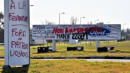 Devant le site de l'usine Ford de Blanquefort (Gironde), le 18 février 2019. (GEORGES GOBET / AFP)