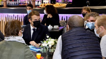 Emmanuel Macron, à Amiens (Somme), le 22 novembre 2021. (LUDOVIC MARIN / AFP)